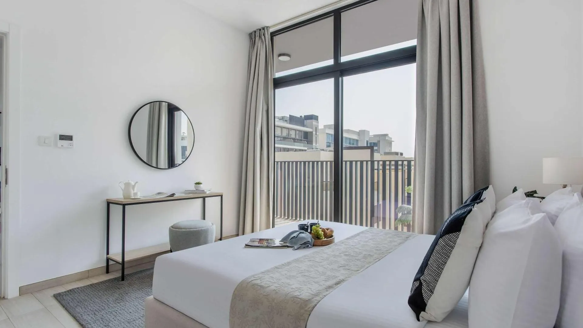 Frank Porter - Harrington House Dubai 0*,